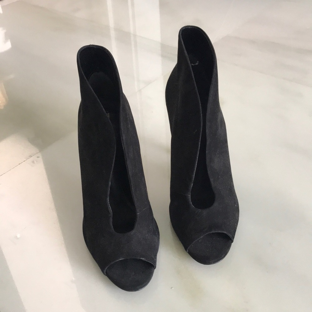 Schutz booties
